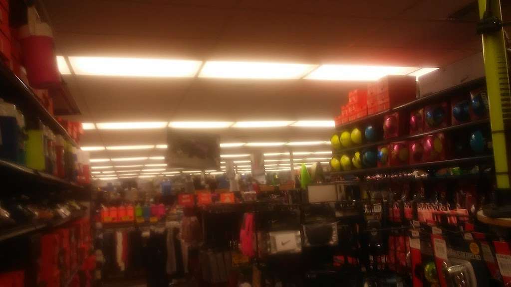 Big 5 Sporting Goods - Orange | 2445 N Tustin St, Orange, CA 92865 | Phone: (714) 637-9710