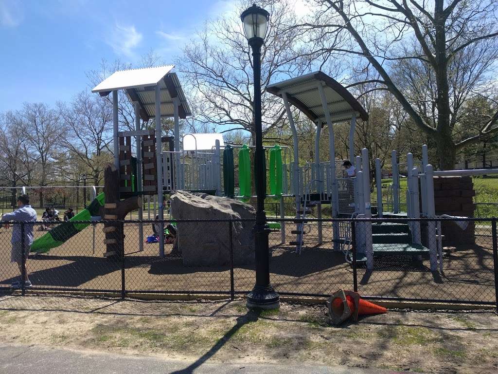 Manhasset Valley Park | 461 Maple St, Manhasset, NY 11030, USA | Phone: (516) 869-6311