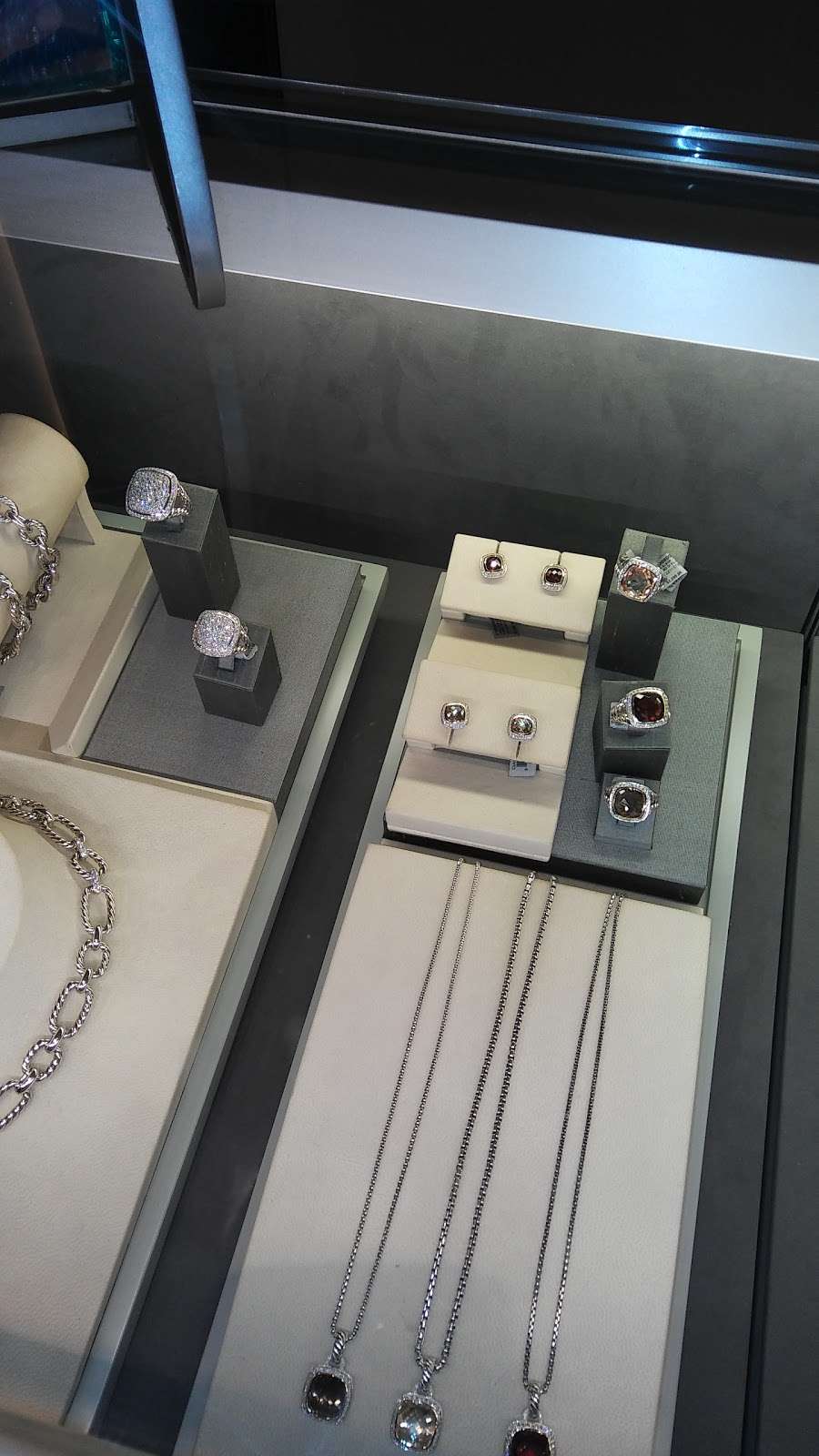 David Yurman | 2050 Northern Blvd, Manhasset, NY 11030, USA | Phone: (516) 627-1700