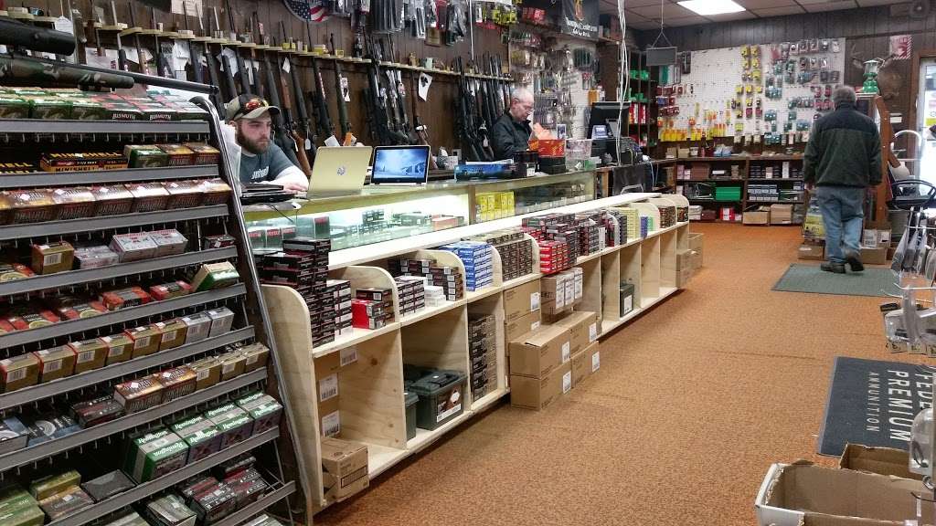 Petes Gun & Tackle Inc | 2 Dracut Rd, Hudson, NH 03051, USA | Phone: (603) 889-0684