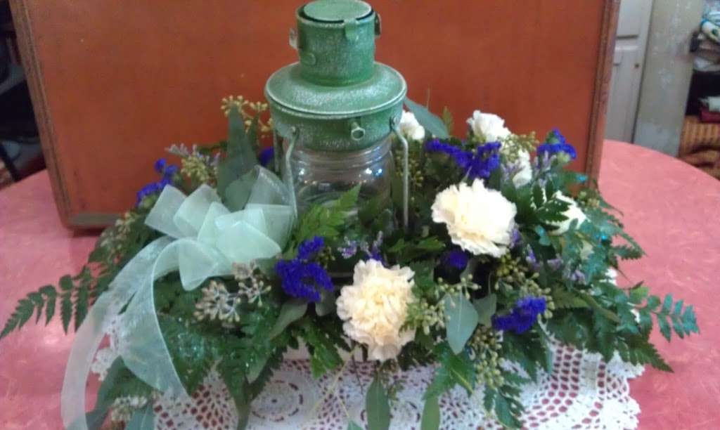 Garden Gate Flowers & Gifts | 107 W Pearl St, North Salem, IN 46165, USA | Phone: (765) 676-5039