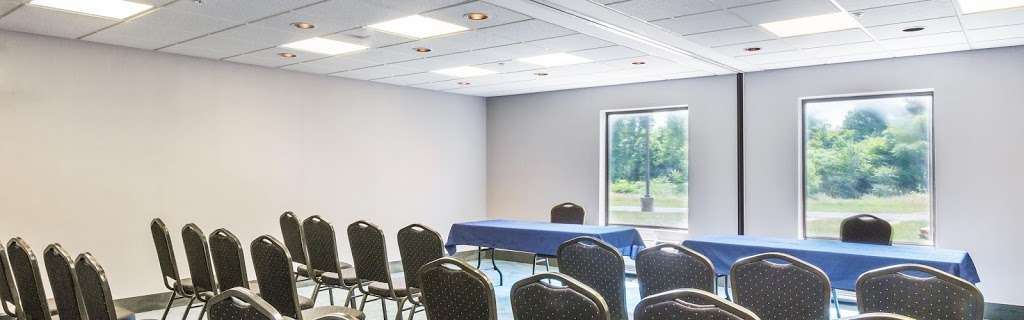 Holiday Inn Express & Suites Burlington - Mount Holly | 18 Western Dr, Westampton, NJ 08060, USA | Phone: (609) 702-5800