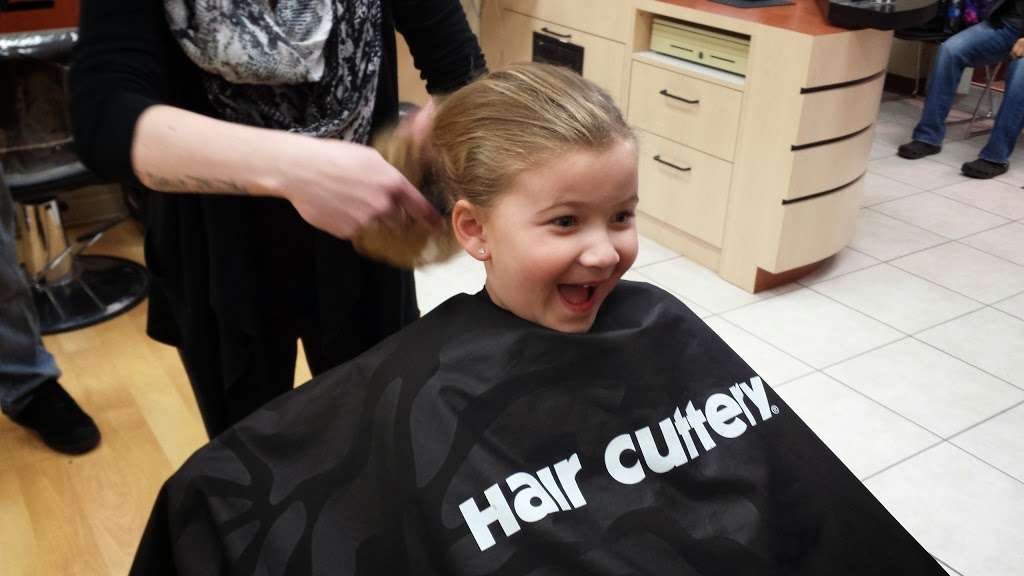 Hair Cuttery | 1276 S Us Highway 12 Space B1, Fox Lake, IL 60020, USA | Phone: (847) 587-5719