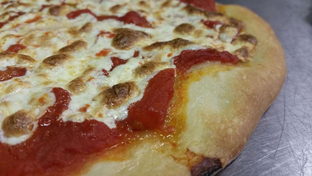 Luigis Pizzeria | 7058, 843 Bronx River Rd, Yonkers, NY 10708, USA | Phone: (914) 776-1251