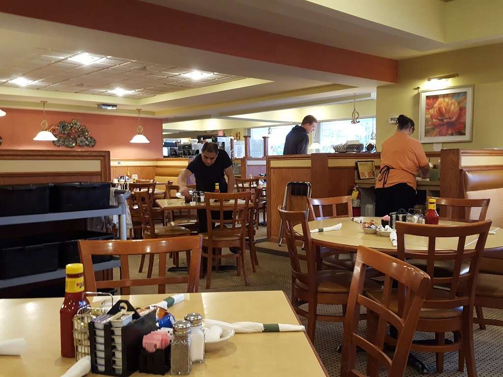 Lincoln Square Pancake House in Columbus | 2315 W Jonathan Moore Pike, Columbus, IN 47201, USA | Phone: (812) 657-7420