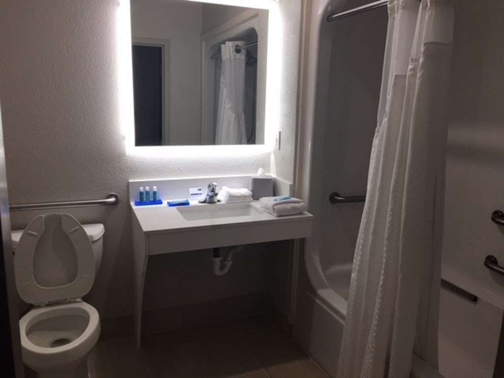 Holiday Inn Express & Suites Kings Mountain - Shelby Area | 100 Woodlake Pkwy, Kings Mountain, NC 28086, USA | Phone: (704) 734-0014