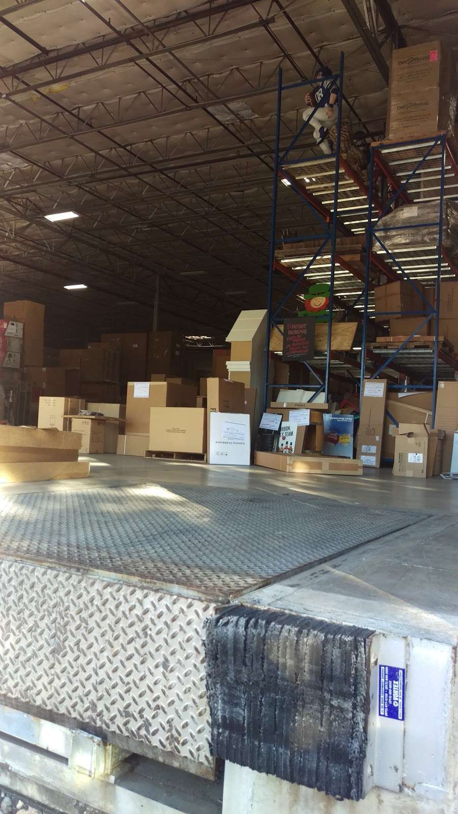 SOUTHERN GLAZERS POS WAREHOUSE | 13755 Diplomat Dr, Farmers Branch, TX 75234