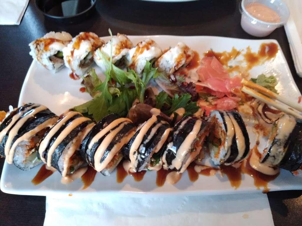 WAVE - Asian Bistro & Sushi | 301 N Baker St #106, Mt Dora, FL 32757, USA | Phone: (352) 383-9283