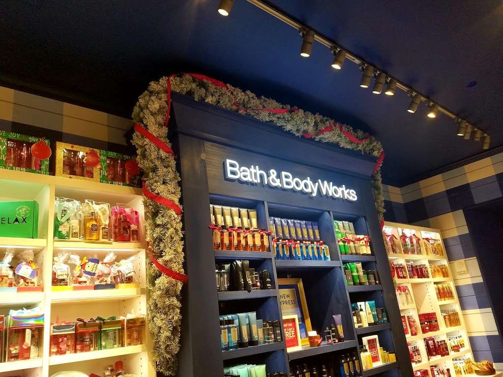 Bath & Body Works | 455 The Arches Cir, Deer Park, NY 11729, USA | Phone: (631) 242-6041