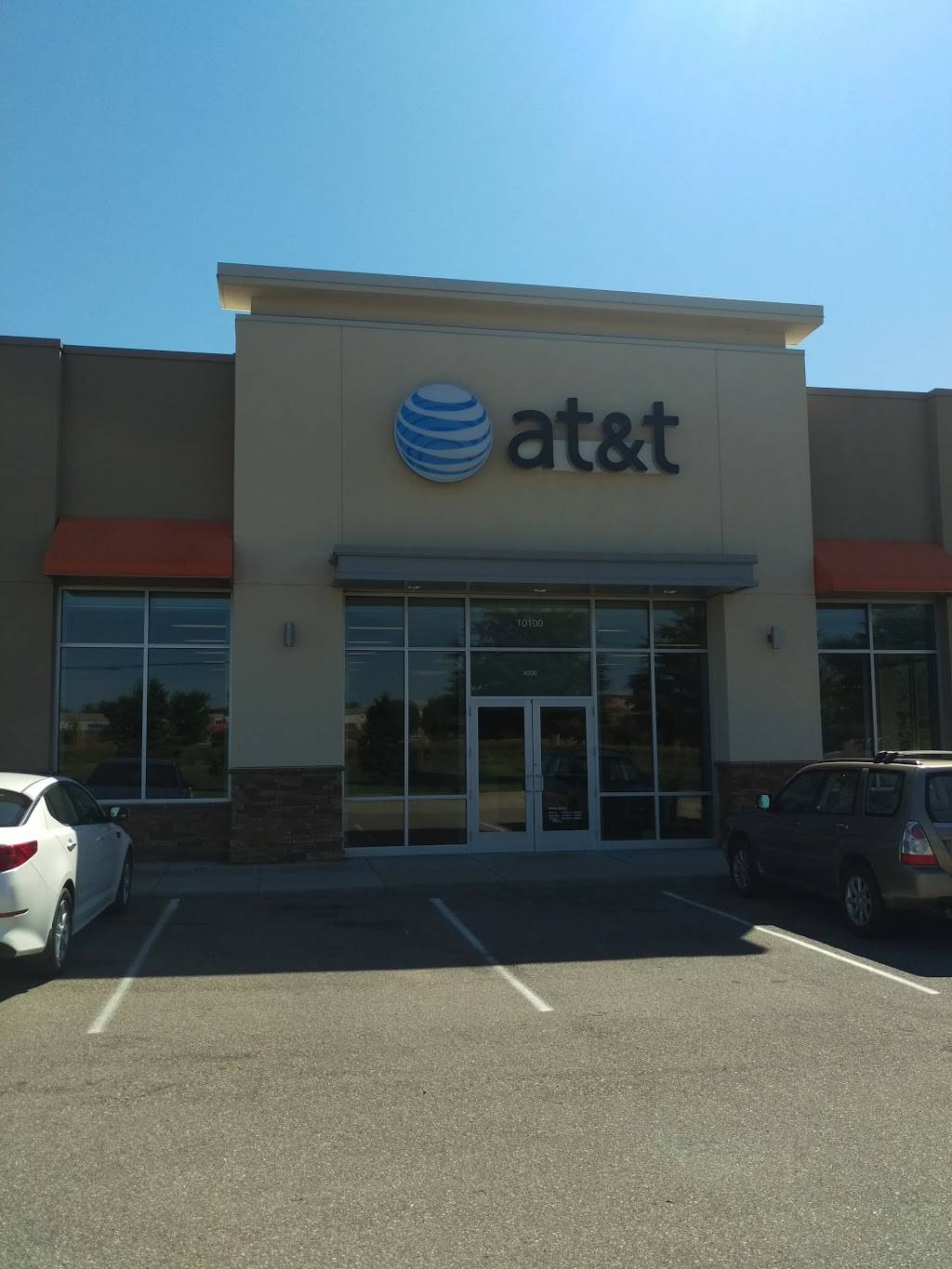 AT&T Store | 10100 City Walk Dr Suite 200, Woodbury, MN 55129, USA | Phone: (651) 501-0444