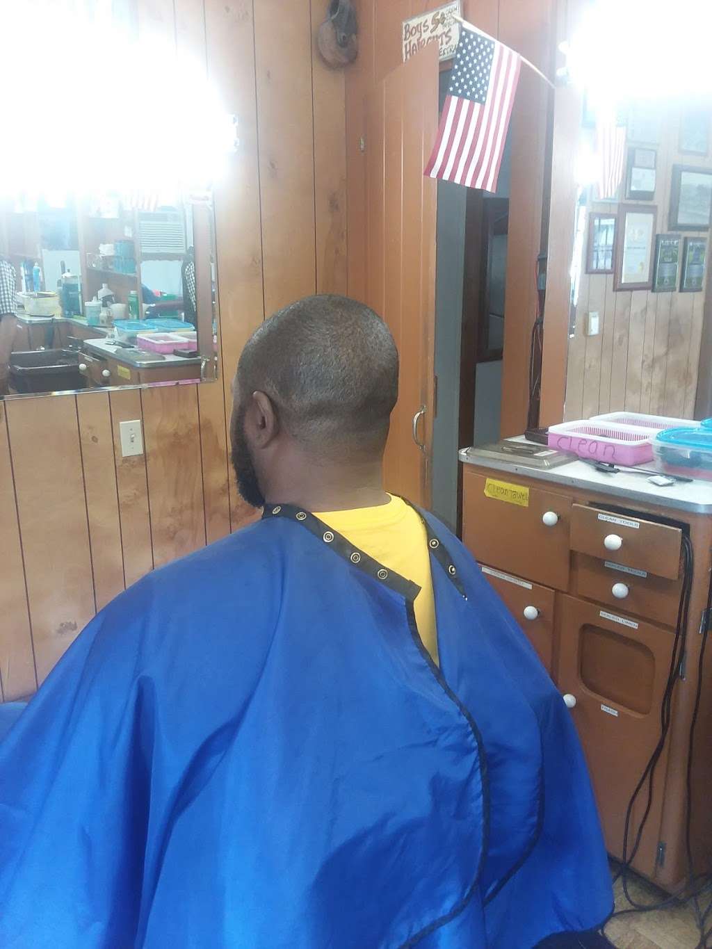 Moes Barber Shop | 31064 Riverside Dr, Lake Elsinore, CA 92530, USA | Phone: (951) 245-1127