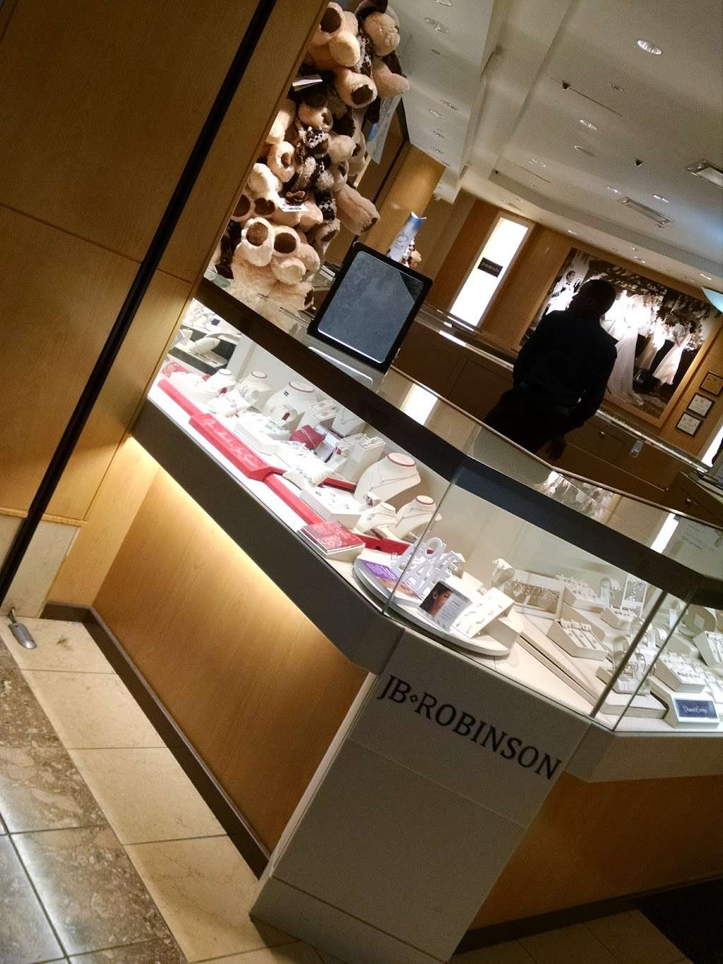 J.B. Robinson Jewelers | 2186 Southlake Mall Unit AU-522, Merrillville, IN 46410, USA | Phone: (219) 769-4226