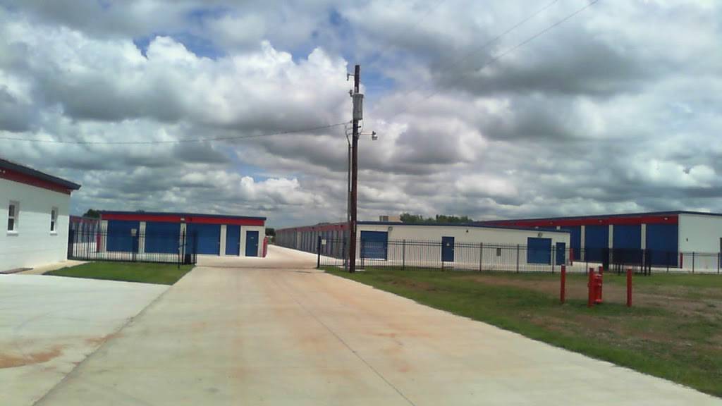 County Line Self Storage | 9155 Northwest Expy, Yukon, OK 73099, USA | Phone: (405) 728-4477