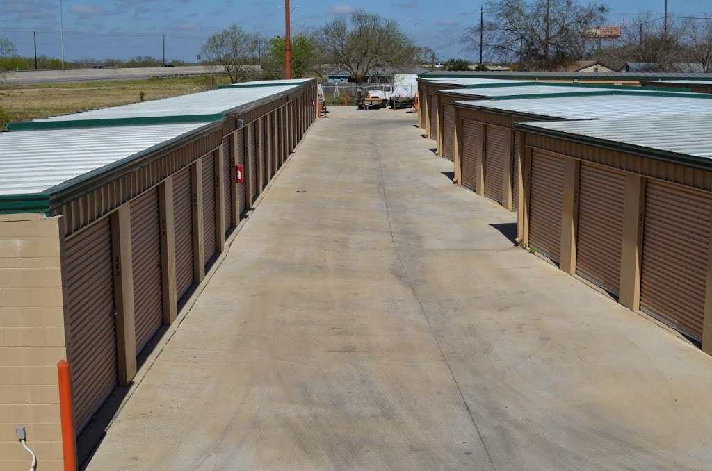 Spur 122 Storage | 10347 S US Highway 181, San Antonio, TX 78223, USA | Phone: (210) 633-2820