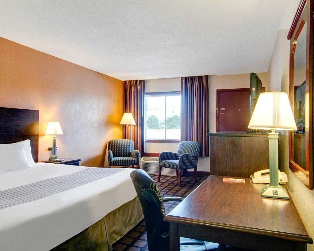 Econo Lodge | 775 Providence Hwy, Sharon, MA 02067, USA | Phone: (781) 784-5800