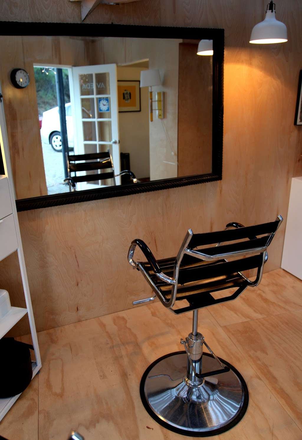 Birds Nest Salon | 155 N Topanga Canyon Blvd, Topanga, CA 90290, USA | Phone: (310) 455-2266