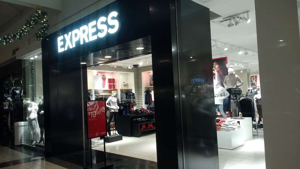 Express | 3333 W Touhy Ave, Lincolnwood, IL 60712 | Phone: (847) 674-2744