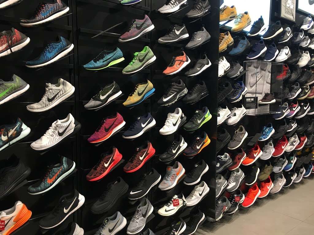 Foot Locker | 921 Hamilton St, Somerset, NJ 08873 | Phone: (732) 246-7679