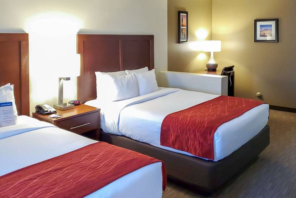 Comfort Inn & Suites Tempe Phoenix Sky Harbor Airport | 808 N Scottsdale Rd, Tempe, AZ 85281, USA | Phone: (480) 858-9898