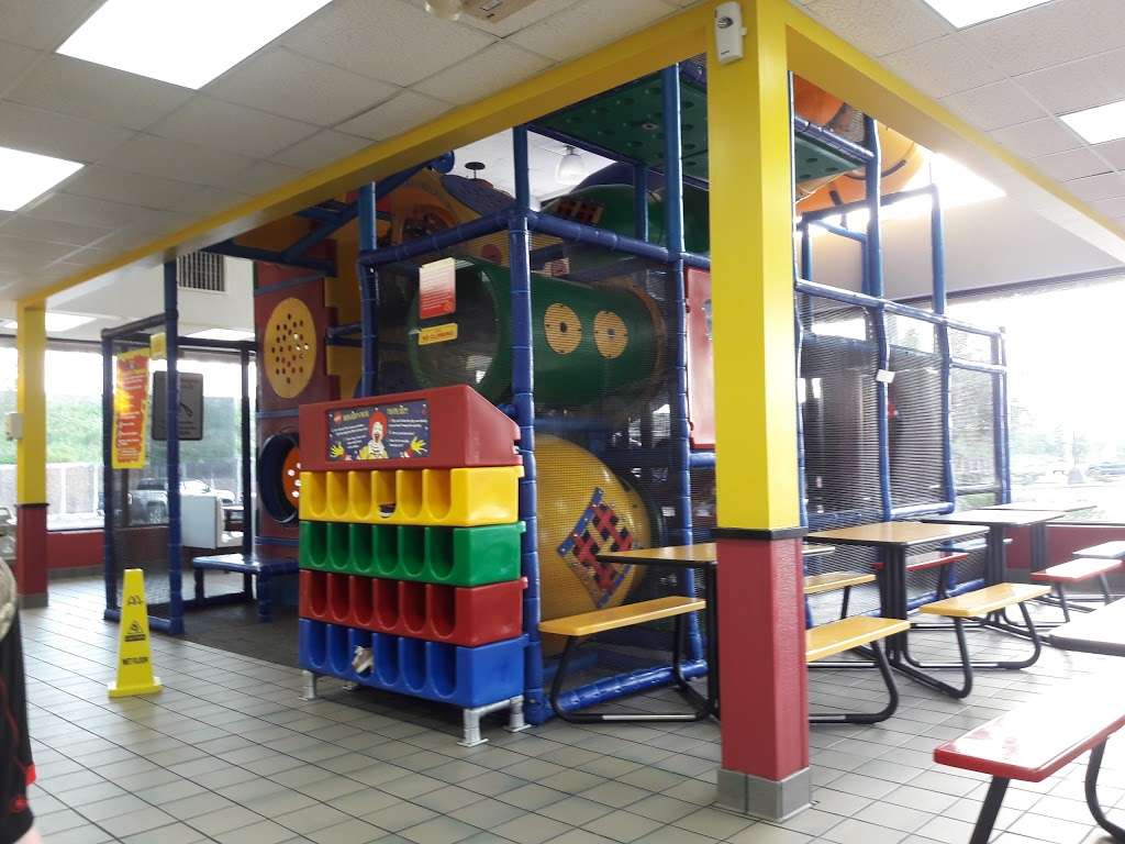 McDonalds | 10323 East Fwy, Houston, TX 77029, USA | Phone: (713) 673-7542