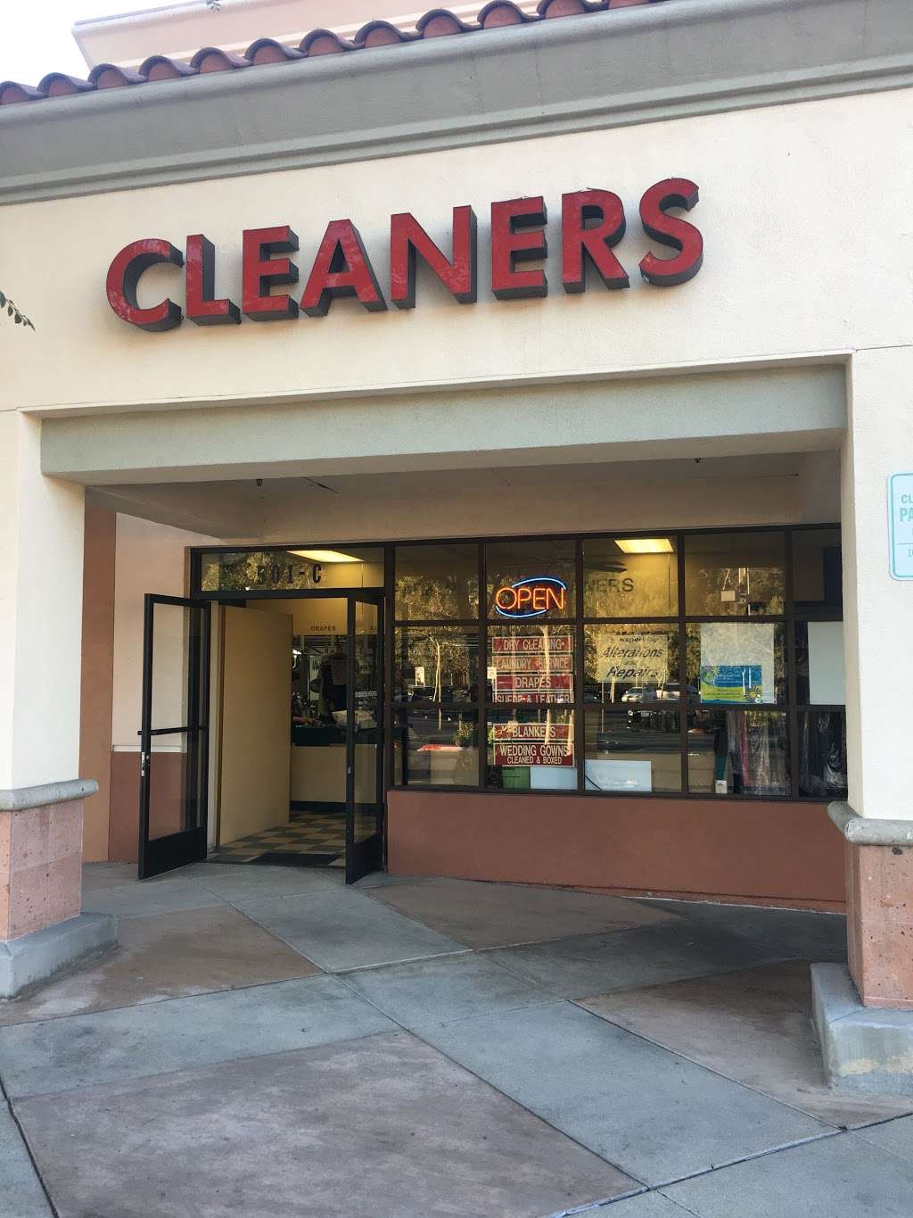 Park Place Cleaners | 501 S Reino Rd suite c, Newbury Park, CA 91320, USA | Phone: (805) 480-0521