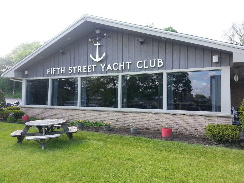 Fifth Street Yacht Club | 761 Marquette St, Racine, WI 53404, USA | Phone: (262) 632-9718