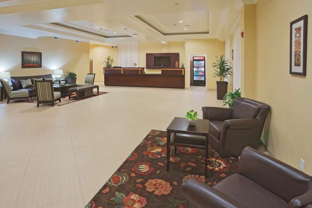 La Quinta Inn & Suites by Wyndham Inglewood | 3945 W Imperial Hwy, Inglewood, CA 90303, USA | Phone: (310) 680-3333