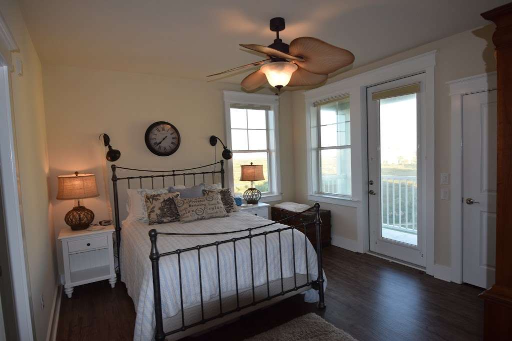 Arthurs Beach & Bay Vacation Rentals | 1515, 26570 Baywater Dr #303, Galveston, TX 77554, USA | Phone: (281) 584-0318