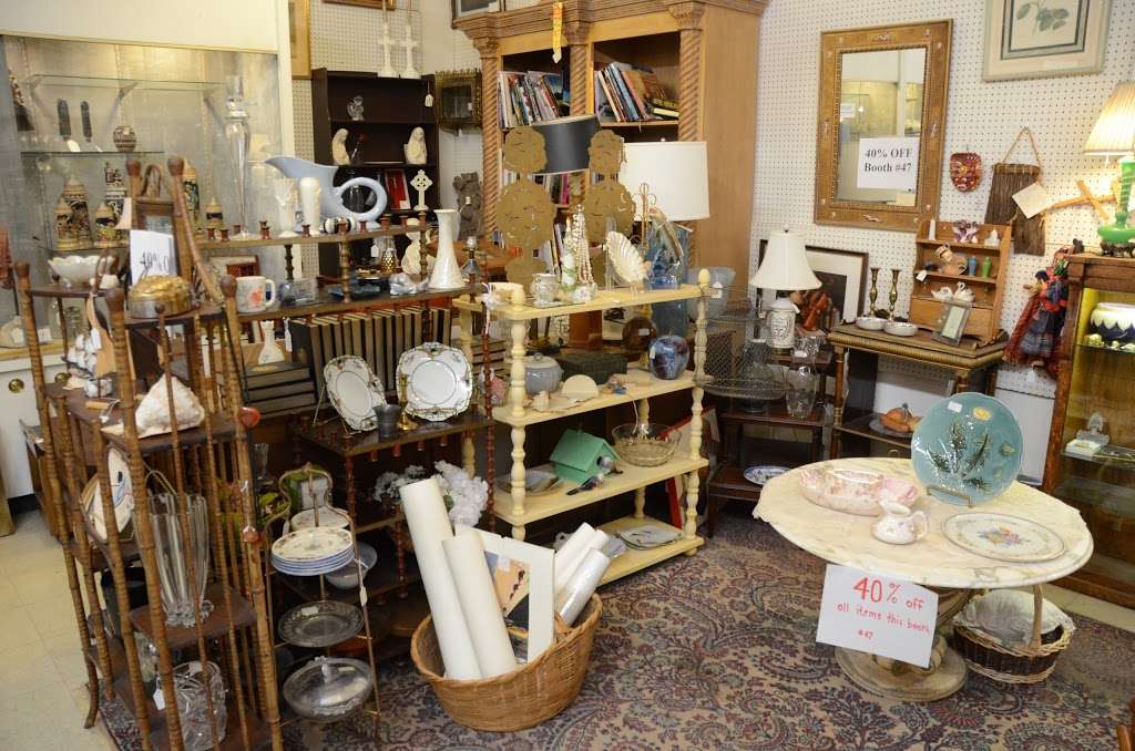 Harbert Antique Mall | 13887 Red Arrow Hwy, Harbert, MI 49115, USA | Phone: (269) 469-0977