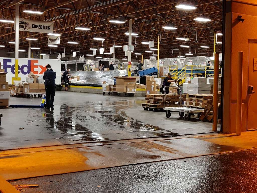 FedEx Ship Center | 710 Dado St, San Jose, CA 95131, USA | Phone: (800) 463-3339