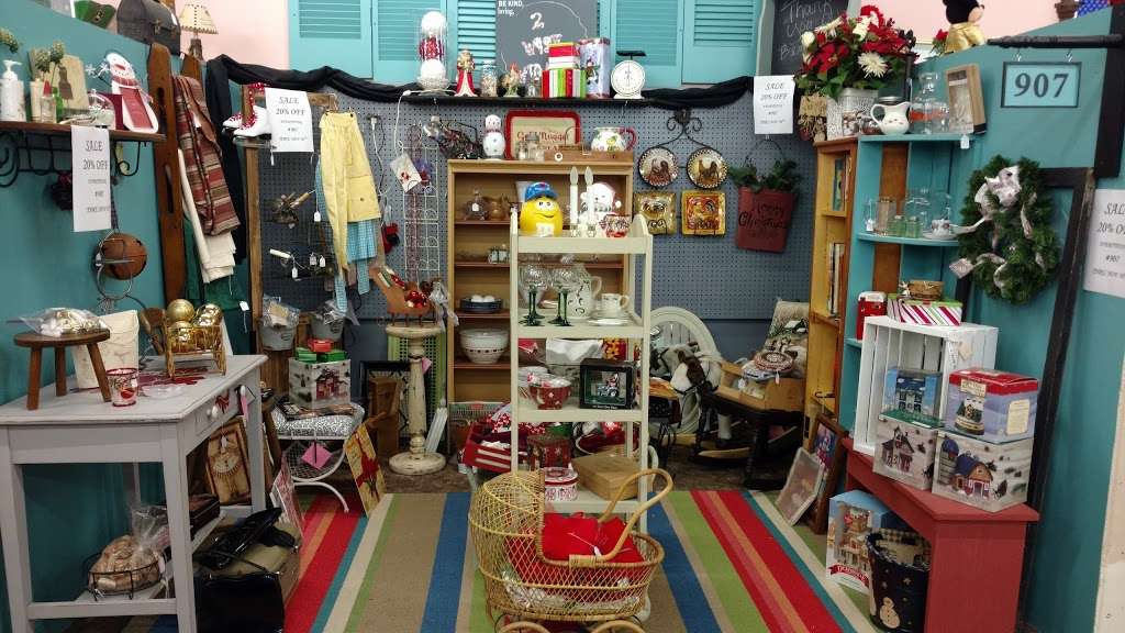 Sentimental Journey Antique | 907 S Chestnut St, Olathe, KS 66061, USA | Phone: (913) 768-8088