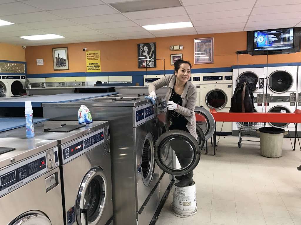 Daisy Coin Laundry LLC | 9677 E Montview Blvd, Aurora, CO 80010, USA | Phone: (303) 856-3825