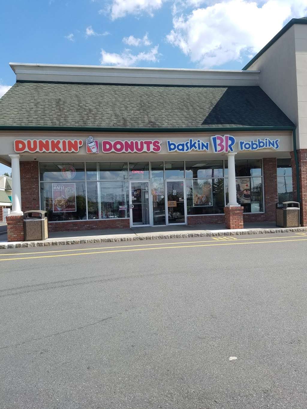 Dunkin Donuts | 14 Eisenhower Pkwy, Roseland, NJ 07068 | Phone: (973) 228-9808