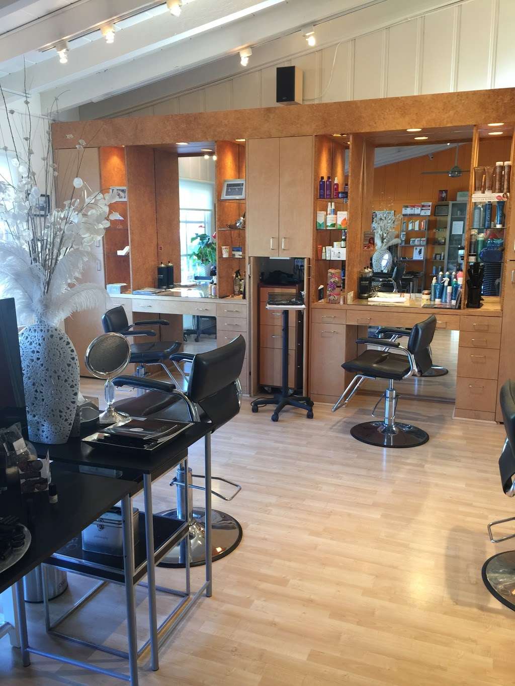 Tania Clark Salon | 2025 S Coast Hwy, Laguna Beach, CA 92651 | Phone: (949) 494-8991