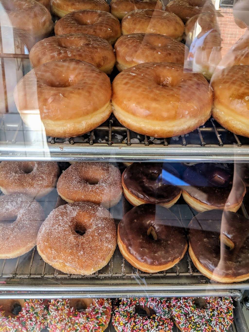 Seaside Donuts Bakery | 2108 W Oceanfront, Newport Beach, CA 92663, USA | Phone: (949) 675-2533