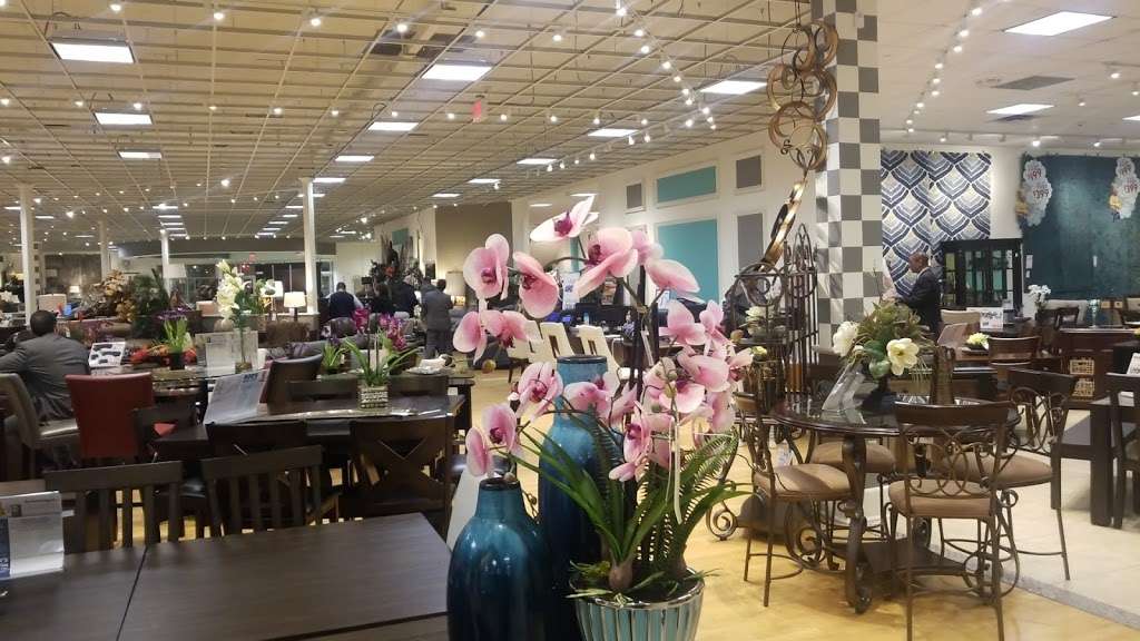 Bob's Discount Furniture, 240 E Sunrise Hwy, Freeport, NY ...