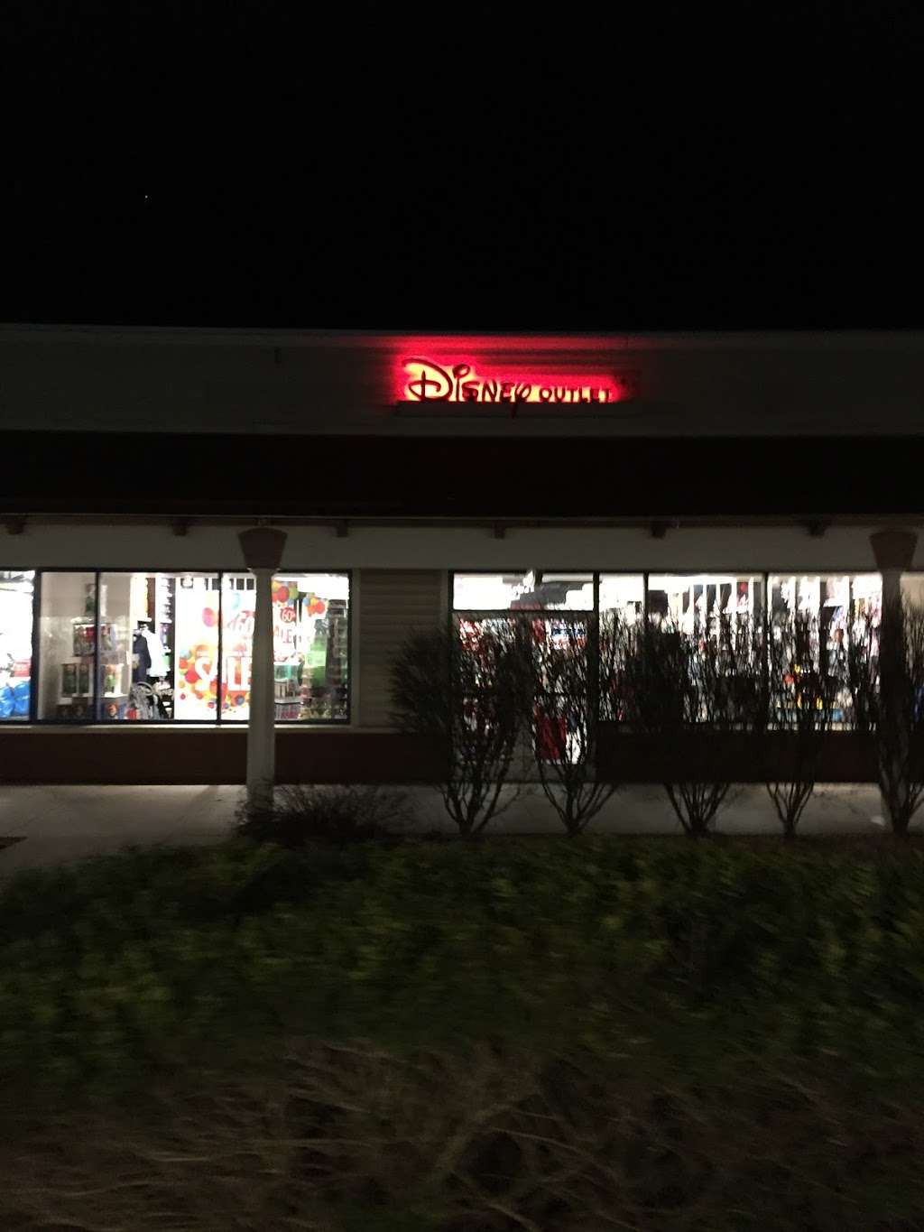 Disney Store | 1 Premium, Outlet Blvd, Wrentham, MA 02093, USA | Phone: (508) 384-2858