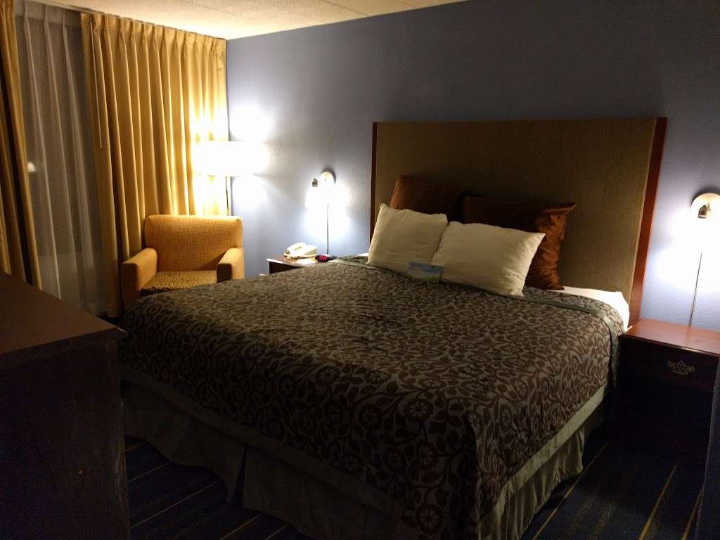 Days Hotel by Wyndham Allentown Airport / Lehigh Valley | 3400 Airport Rd, Allentown, PA 18109, USA | Phone: (610) 674-0733