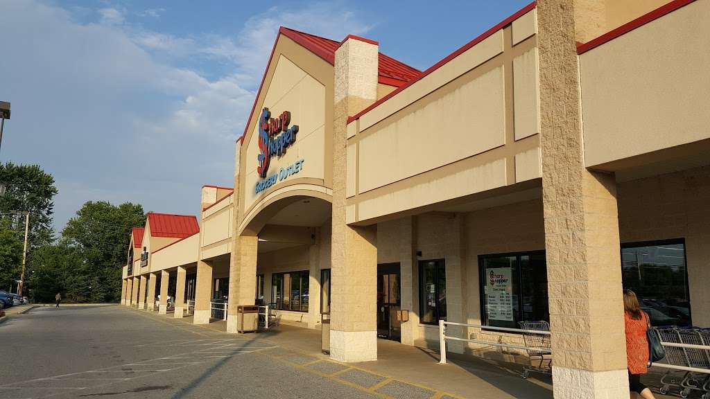 Sharp Shopper Grocery Outlet | 340 W Main St, Leola, PA 17540, USA | Phone: (717) 656-2156
