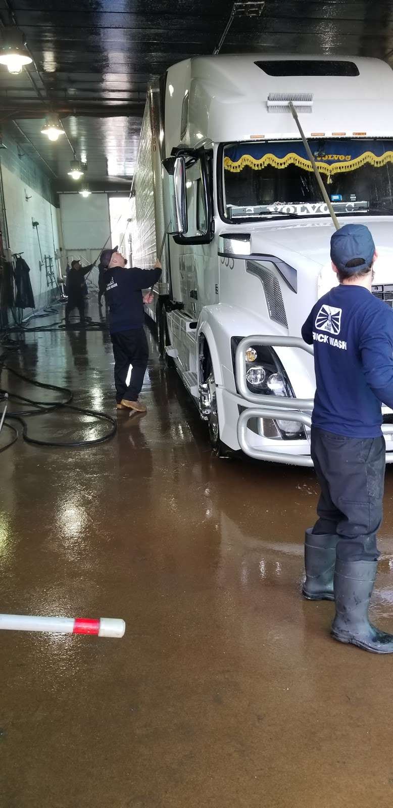 Blue Beacon Truck Wash of Lake Station North, IN | 1241 Ripley St, I-80/I-90, Lake Station, IN 46405 | Phone: (219) 962-8360