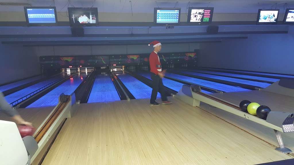 Rensselaer Bowling Center | 812 S College Ave, Rensselaer, IN 47978, USA | Phone: (219) 866-9912