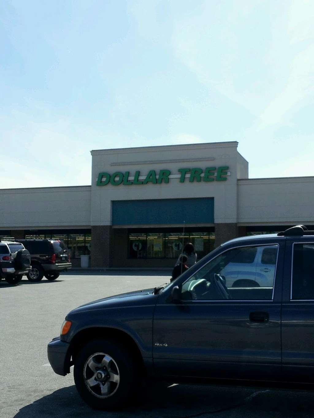 Dollar Tree | 3000 Island Ave Ste M-P, Philadelphia, PA 19153, USA | Phone: (215) 594-4710