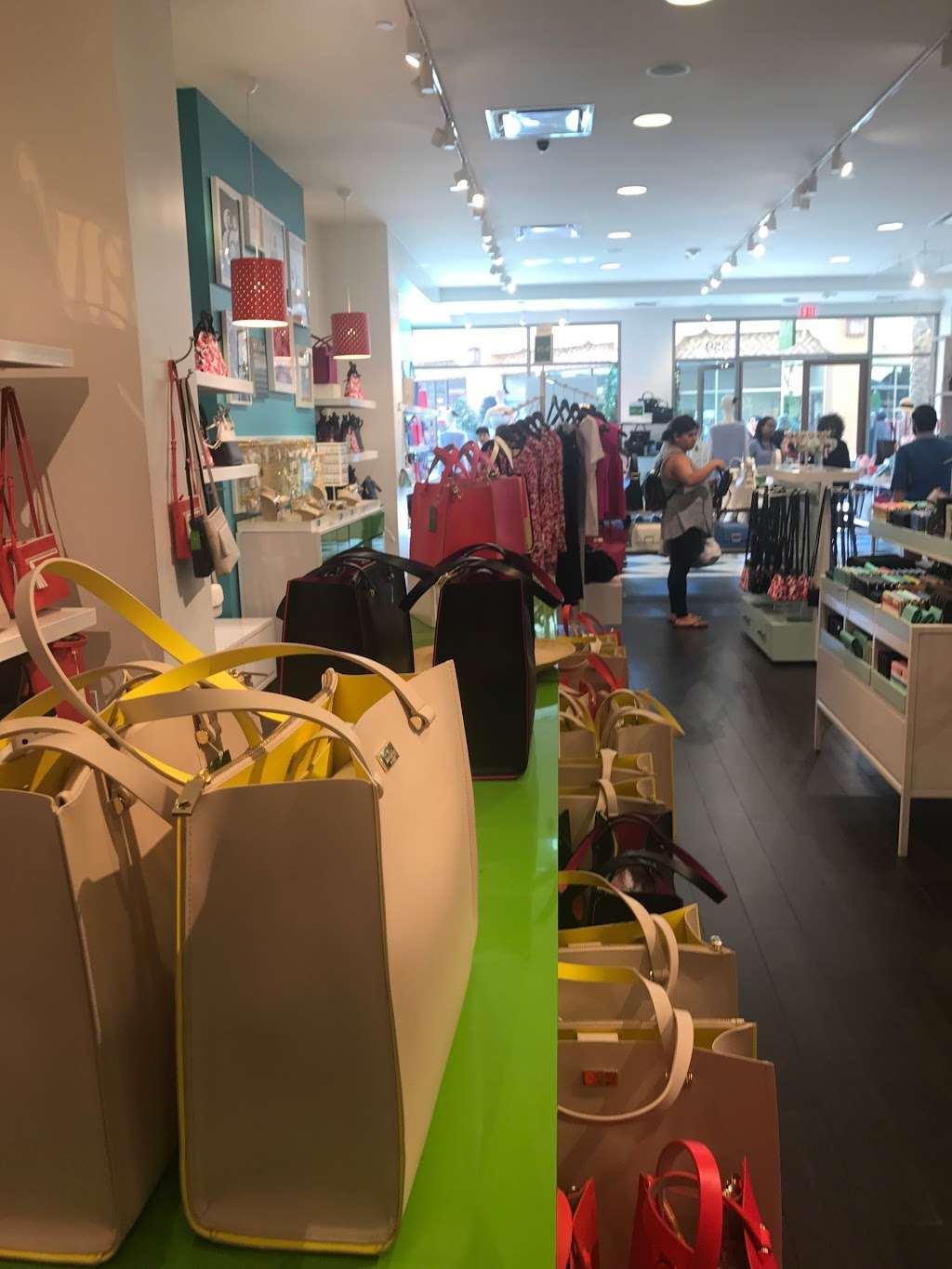 kate spade new york | 100 Citadel Dr #616, Commerce, CA 90040 | Phone: (323) 724-1633