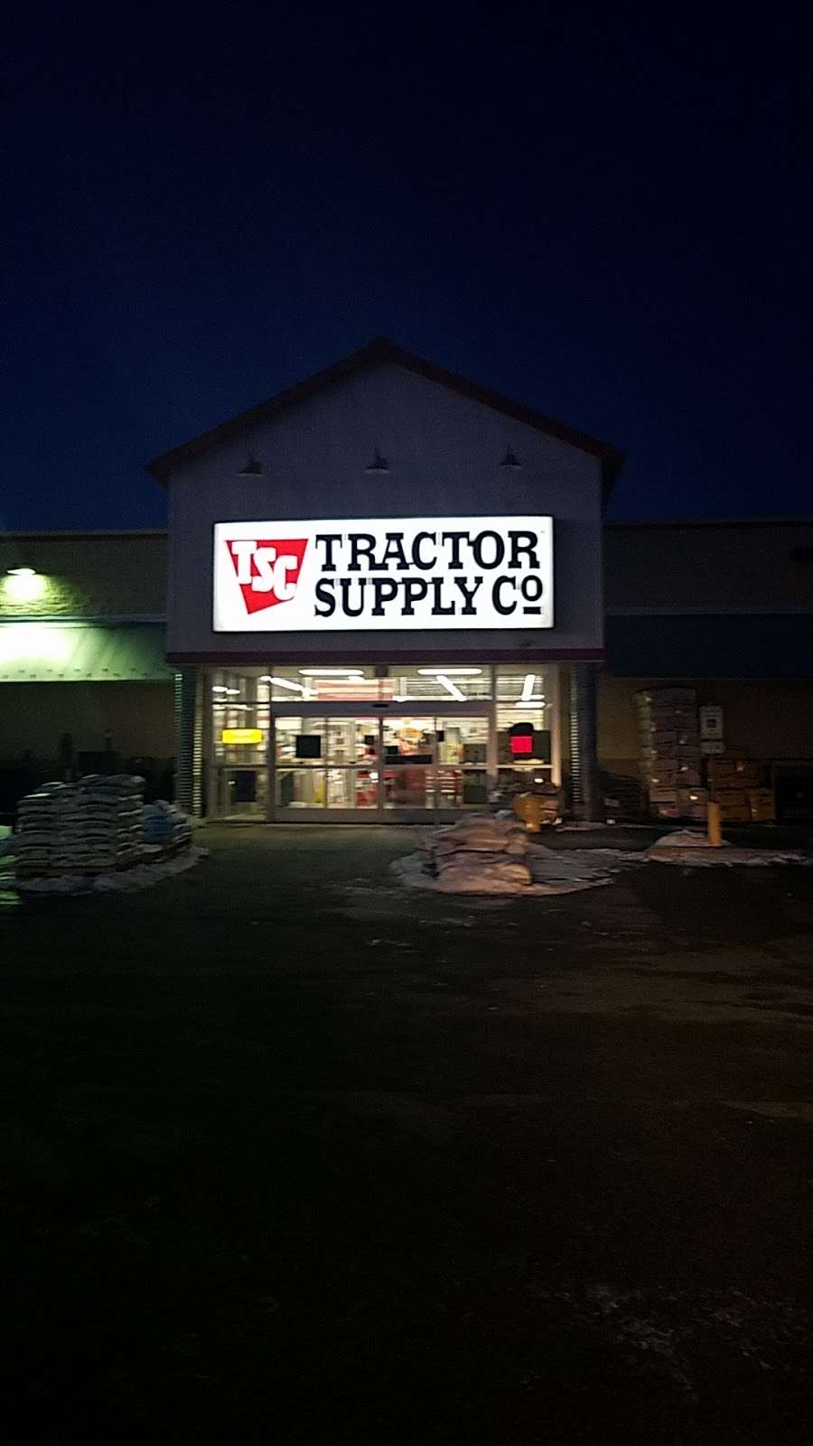 Tractor Supply Co. | 1232 W Clark St, Rensselaer, IN 47978, USA | Phone: (219) 866-0621