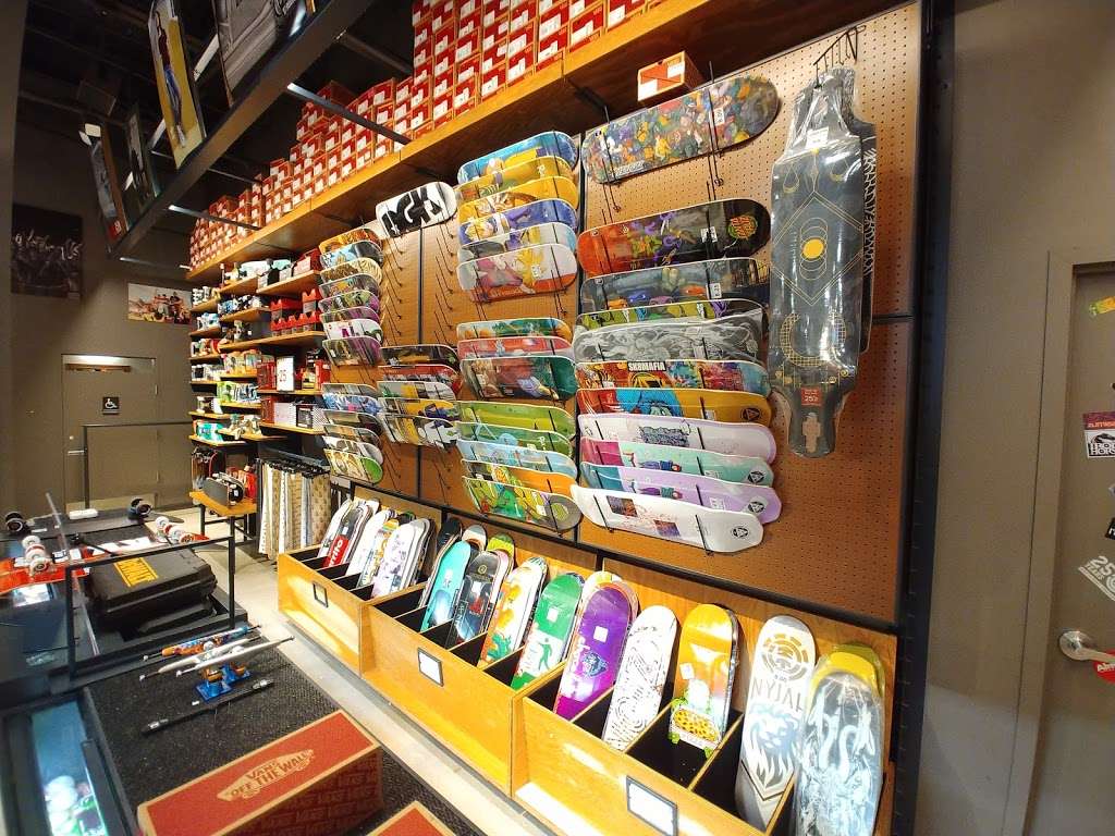 Zumiez | 11404 Pines Blvd #756, Pembroke Pines, FL 33027, USA | Phone: (954) 443-7825