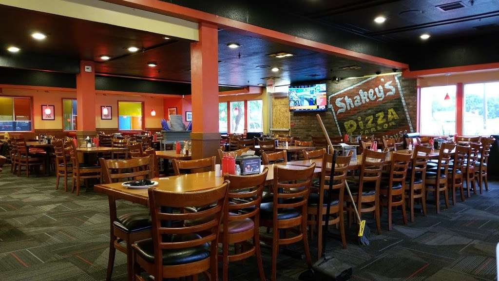 Shakeys Pizza Parlor | 2520 S Azusa Ave, West Covina, CA 91792, USA | Phone: (626) 581-4646