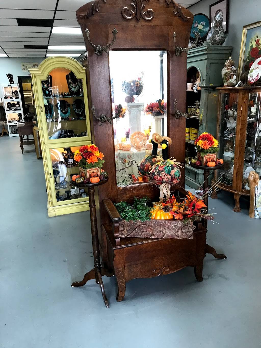 Central City Antiques | 8849 Sullivan Rd, Baton Rouge, LA 70818, USA | Phone: (225) 442-1504