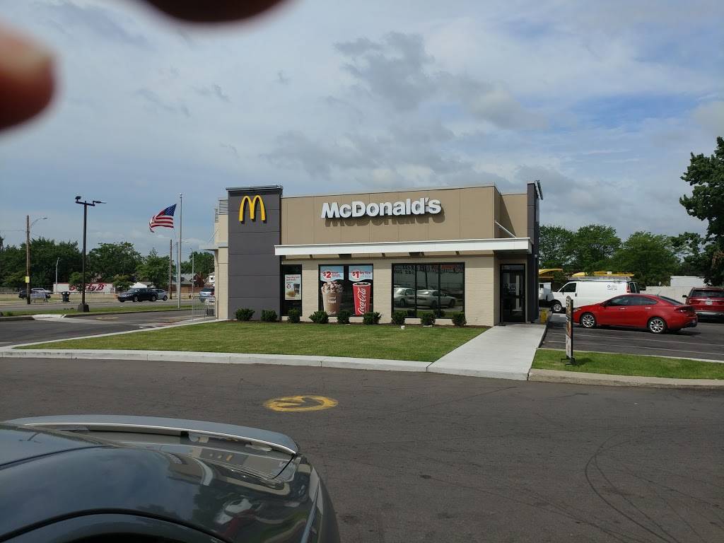 McDonalds | 14204 W Seven Mile Rd, Detroit, MI 48235, USA | Phone: (313) 341-0230
