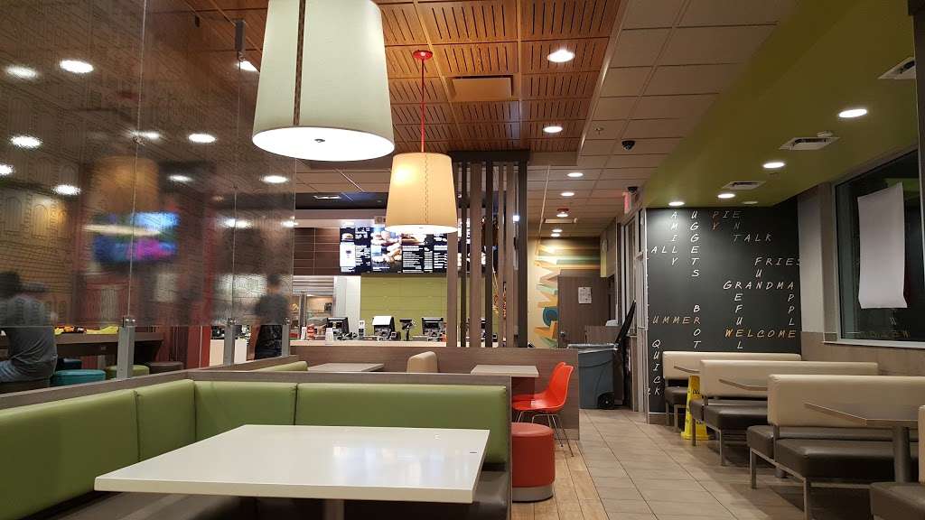 McDonalds | 450 S Merrifield Rd, Dallas, TX 75211, USA | Phone: (214) 330-0327