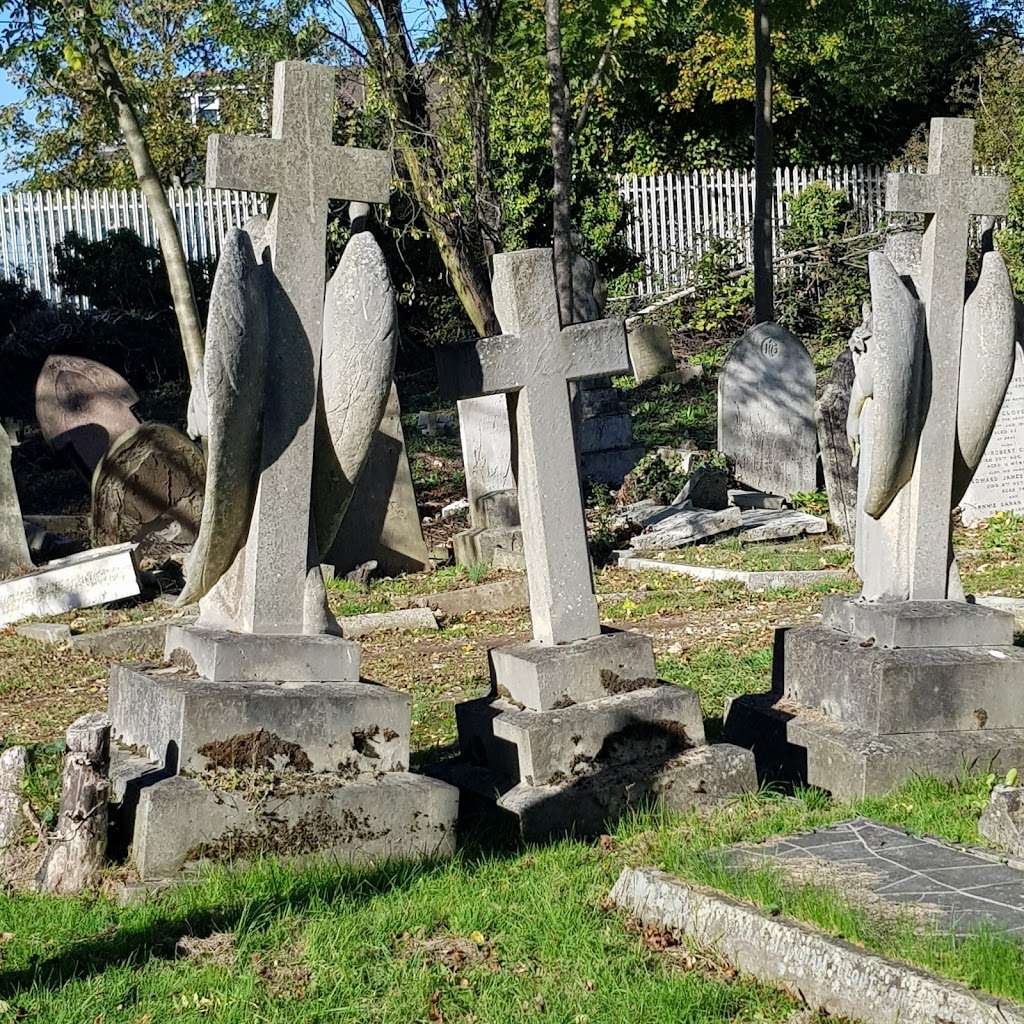 Beckenham Cemetery | Elmers End Rd, London, Beckenham BR3 4TD, UK | Phone: 020 8658 9495